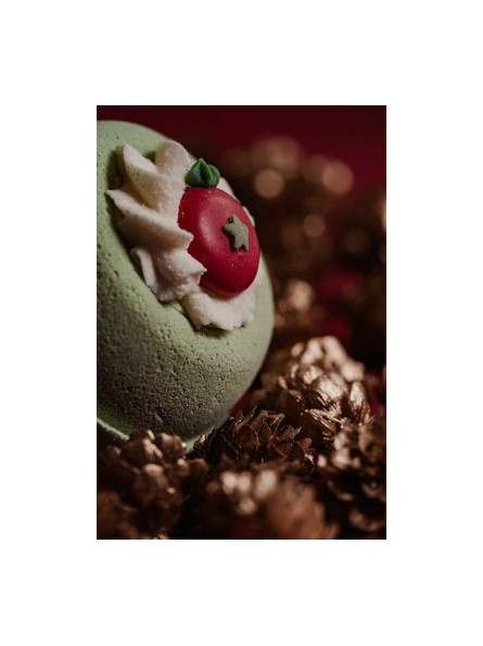 bombe-de-bain-moussante-sapin-gourmand-enrichie-en-beurre-de-karite-